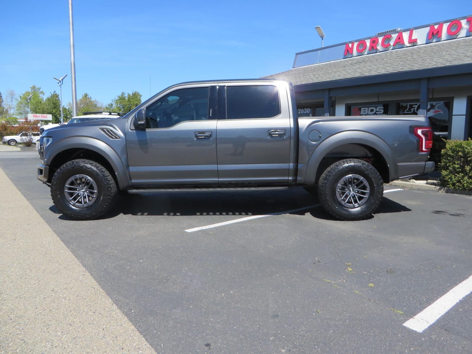 2019 CHARCOAL /BLACK Ford F-150 F-150 Raptor (1FTFW1RG6KF) with an 3.5L V6 ECOBOOST engine, automatic transmission, located at 2630 Grass Valley Highway, Auburn, CA, 95603, (530) 508-5100, 38.937893, -121.095482 - Photo #7
